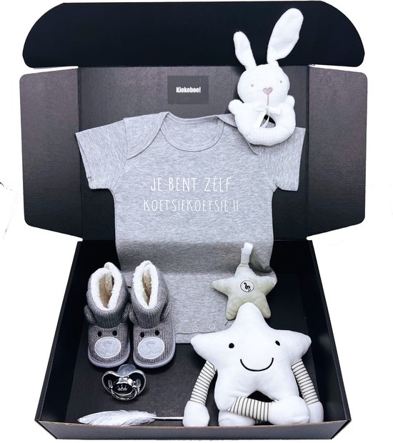 Groot kraamcadeau jongen - kraamcadeau jongen - met romper, pantoffels, rammelaar muziekmobiel en speen - kan ook rechtstreeks als cadeau worden verstuurd - kraamkado van Redboxxs