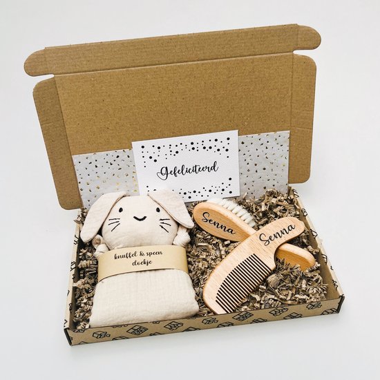 Houten baby borstel & kam met naam - Knuffeldoekje/Speendoekje beige - kraam cadeau - Cadeau voor pasgeboren baby - geboorte cadeau - baby geschenk - brievenbus cadeau - baby cadeau - Baby borstel set met naam