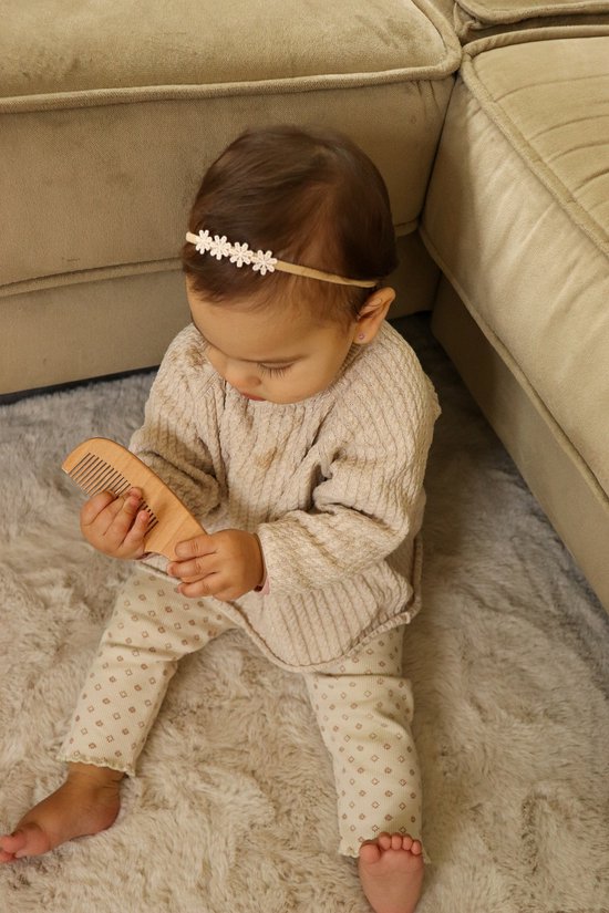 Houten baby kam - haarkam - baby accessoire - babykamer - kraamcadeau van Merkloos