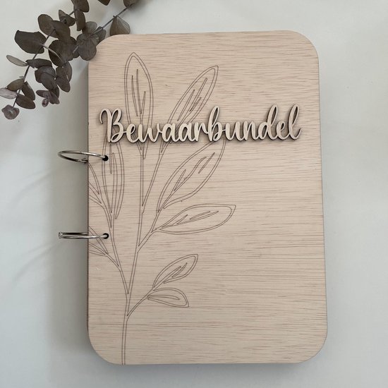 Houten bewaarbundel - Knutselwerkjes bundel met bloem - Gegraveerde bundel - Bundel knutselwerkjes - Kaarten bewaarboek - Herinneringenmap - Herinneringen - Map - Kraamcadeau - Bewaarboek - Memories - Gepersonaliseerd - Gegraveerd