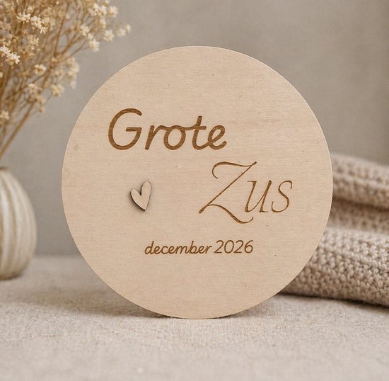 Houten cirkel 'Grote Zus' met gravure – Zwangerschapsaankondiging van Merkloos
