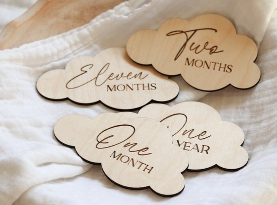 Houten Gegraveerde Wolk Baby Mijlpaalkaarten – Gepersonaliseerd Naam Bord – Baby Maand Schijfjes – Geboorte Aankondiging Fotoprop – Babyshower & Kraamcadeau van Merkloos