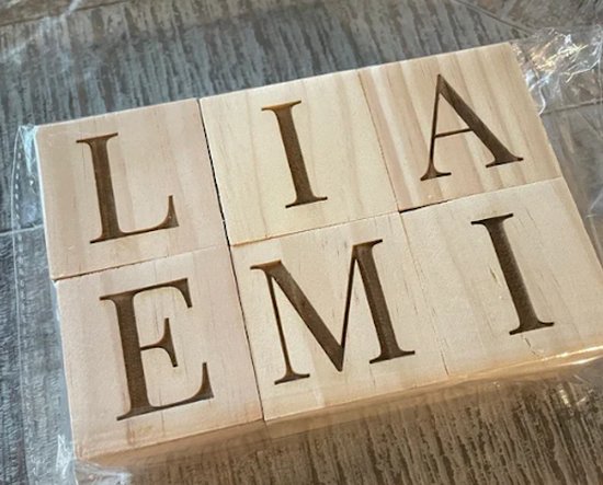 Houten gepersonaliseerde naamblokken - kraamcadeau - letterblokken - 5 geboorteblokken - symbolen ook mogelijk van Little Dutch