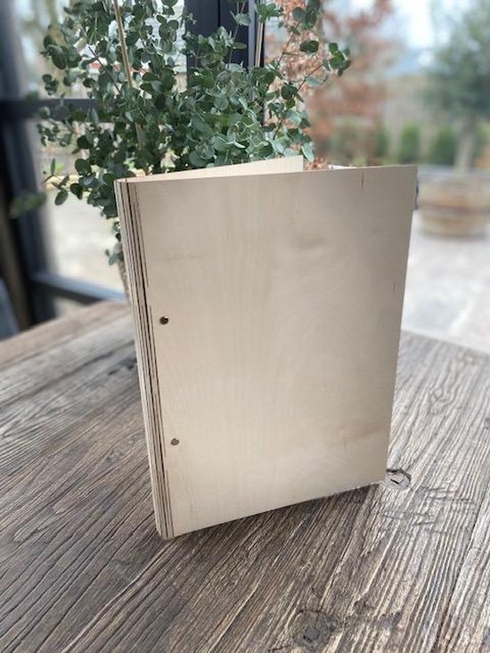 Houten kaft / houten ringmap A4 formaat / met eigen tekst en-of afbeelding / kraamcadeau / baby geboren van WoodWonderful