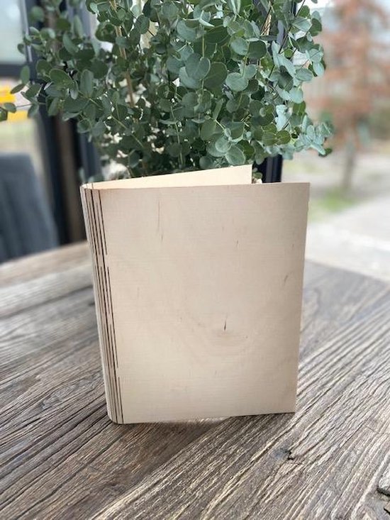 Houten kaft / houten ringmap A5 formaat / met eigen tekst en-of afbeelding / kraamcadeau / baby geboren van Wooden Amsterdam