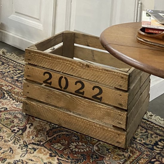 Houten Kist 2022 | LiefsLabel | Handgemaakt | Geboortekist | Kraamcadeau | Kraammand | Baby Cadeaupakket | Speelgoedkist | Opbergkist | Kinderkamer | Cadeau kind 1 jaar | Vintage | Krat | Fruitkist | Veilingkrat | Jubileum | Kerstpakket van LiefsLabel