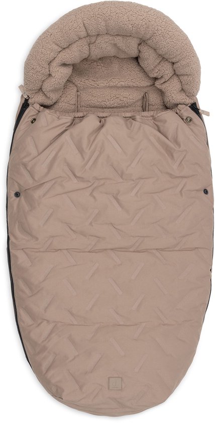 Jollein - Voetenzak voor Autstoel & Kinderwagen - Embossed - Milky Coffee - Polyester - Footmuff Maxi Cosi, Kinderwagen of Autostoel - 42x82cm van Jollein