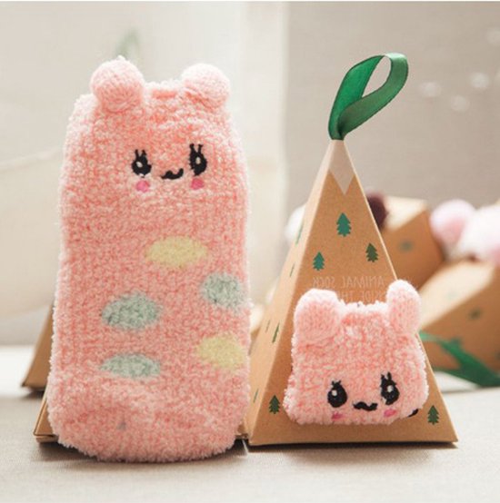 Kerst baby sokjes roze met schattig dierensnoetje verpakt in een super leuke verpakking die je zo in de kerstboom kan hangen. van Silly Socks