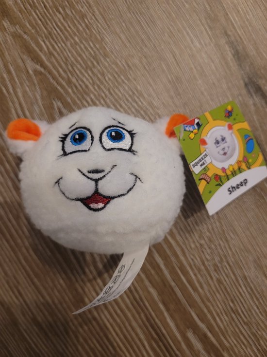 Knuffel schaap - rond - kleine knuffel van Akoestiek.