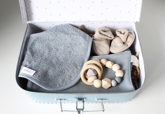 Koffertje grijs/blauw - cadeau baby - kraammand - kinderkoffertje - kraamcadeau - cadeau babyshower van KoffeR