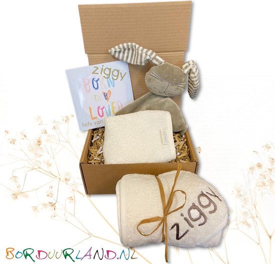 Kraam-Kado- Baby Kado-Kraam Cadeau- set met Geborduurde Naam op Baby Cape - Kraammand voor Meisjes & Jongens - Geboortemand/Kraampakket met Naam - Kraam Kado Jongen/Meisje - Baby Geschenkset met Funnies Knuffeldoekje, Badcape en Slabbetje van Funnies.