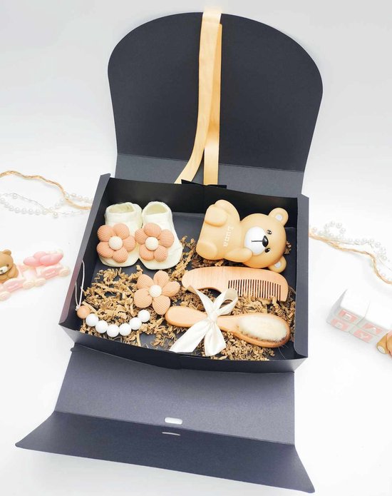 Kraamcadeau 6 stuks - Hawsaz.nl cadeau - Geboortecadeau - Gepersonaliseerd - Beren lampje - Speenkoord - Babyversorging - Baby houten kam en borstel set - Babyshower - Geboortecadeau - Baby sokken - Cadeau met naam - Luxe baby cadeau van Hawsaz.nl