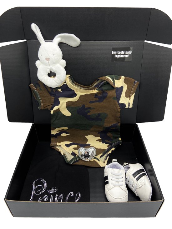 kraamcadeau Army box - leger romper - babysneakers en rammelaar - kan ook rechtstreeks worden verstuurd - kraamkado jongen van Merkloos