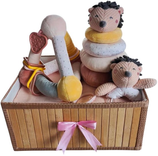 Kraamcadeau Baby Meisje – Luxe cadeaumand met Egel Knuffels, Luiers & Speelgoed