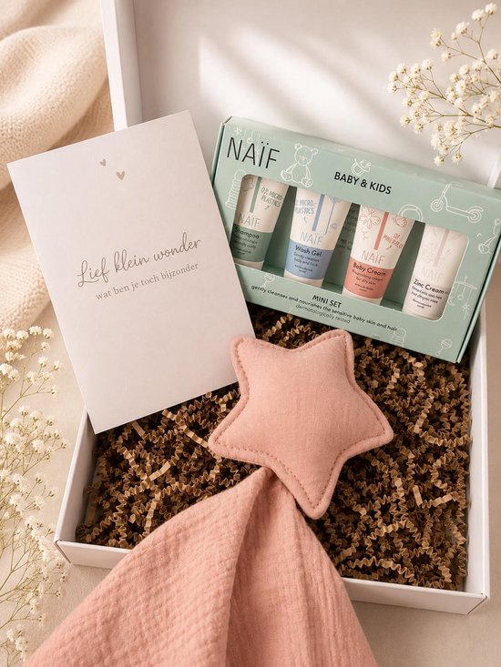 Kraamcadeau baby mousseline knuffeldoek met naam + Naif baby verzorgingset