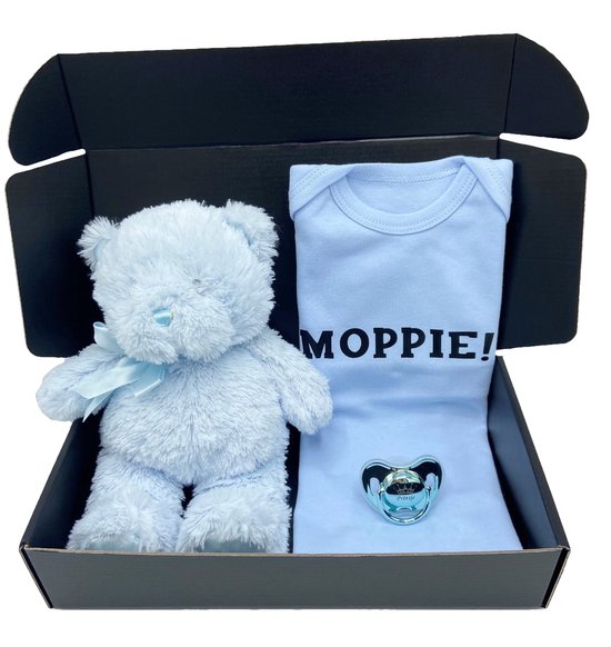 Kraamcadeau beer romper en speen - keuze uit verschillende rompers - kraampakket kan ook rechtstreeks worden verstuurd met boodschap babyshower van Mamarella