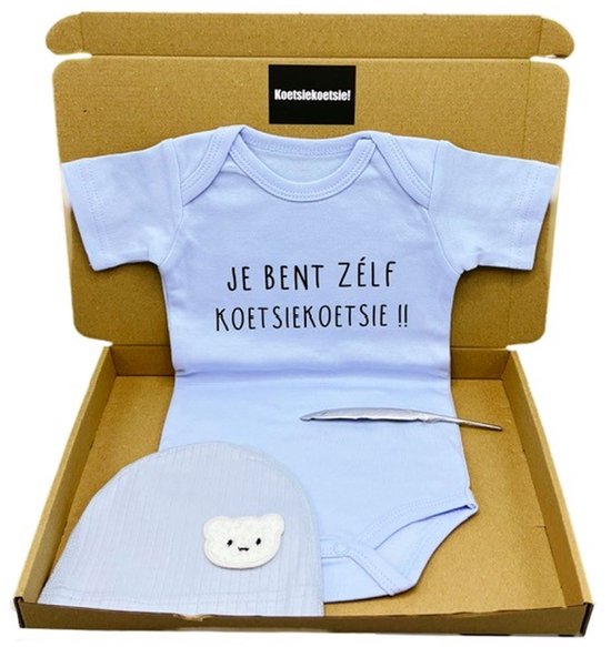 Kraamcadeau brievenbus, kraamcadeau jongen met blauwe romper en babymuts - kraamcadeau rechtstreeks versturen van Kadoing!