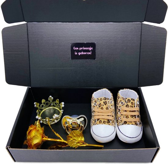 Kraamcadeau diva - kraamkado - sneakers tijgerprint - gouden speen - kan ook rechtstreeks worden verstuurd van Pipkin Kids