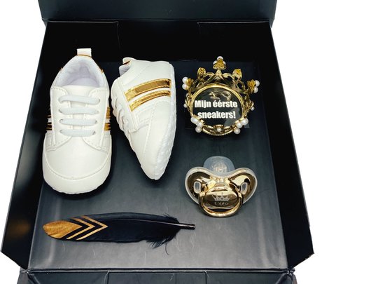 Kraamcadeau eerste sneakerbox goud -cadeau geboorte, cadeau gender reveal - diverse kleuren en maten - kan ook rechtstreeks worden verstuurd van Yoly