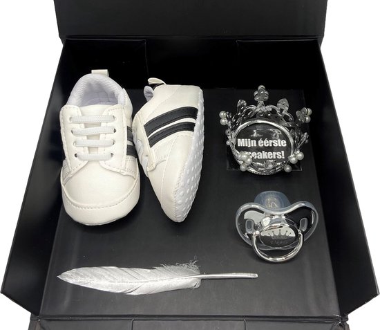 Kraamcadeau eerste sneakerbox zwart - speen - baby sneakers - rechtstreeks versturen ook mogelijk van BamBam