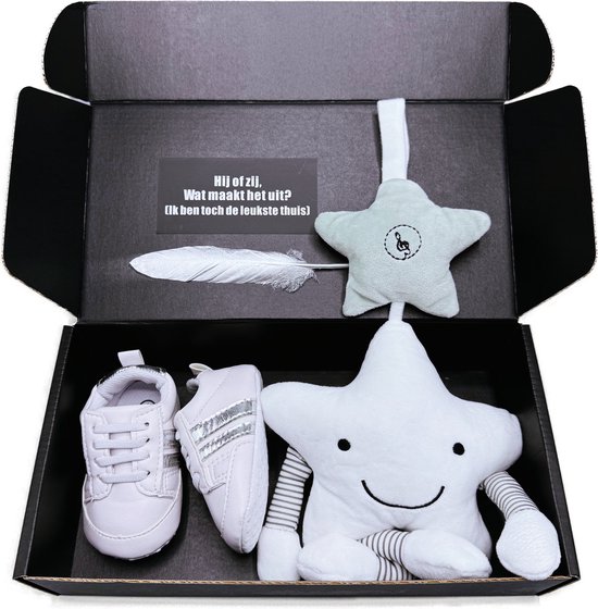 Kraamcadeau HIJ of ZIJ - genderreveal babyshower kraamkado - zwangerschapskado - babysneaker - muziekmobiel - rechtstreeks versturen ook mogelijk van Witjes Verzendhuis