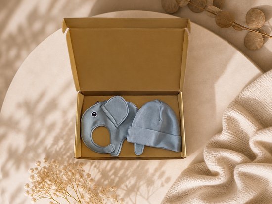 Kraamcadeau Jongen – Baby Mutsje met Speendoekje / speenkoord in Luxe Gouden Geschenkdoos – blauw – lichtblauw – Origineel kraamcadeau