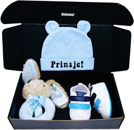 Kraamcadeau jongen - koetsiekoetsie - sneakers, rammelaar en mutsje prins - kan ook rechtstreeks als cadeau worden verstuurd van Koetsiekoetsie