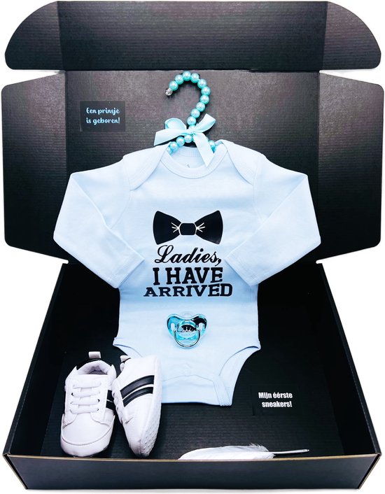 kraamcadeau jongen - kraamkado jongen - blauwe romper - ladies i have arrived - babysneakers - babyshower - babyboy - geboortekado - geboortegeschenk - babyshower cadeau - kraampakket - rechtstreeks opsturen met boodschap mogelijk van MikoCrafts
