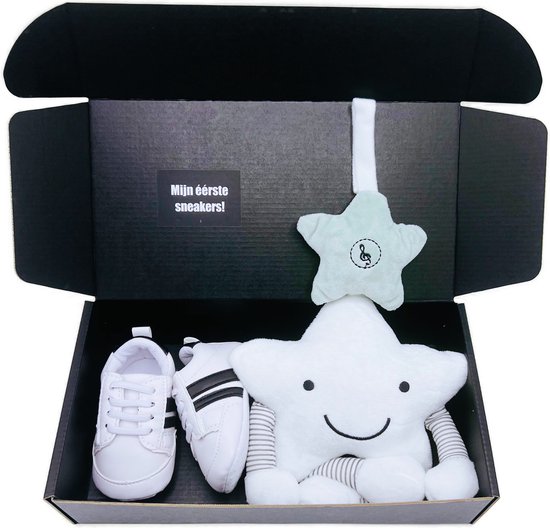 Kraamcadeau jongen - kraamkado jongen met sneakers, knuffel met muziek en speelgeluid - rammelaar - zwangerschap cadeau - een coole baby is geboren - rechtstreeks versturen ook mogelijk van BamBam