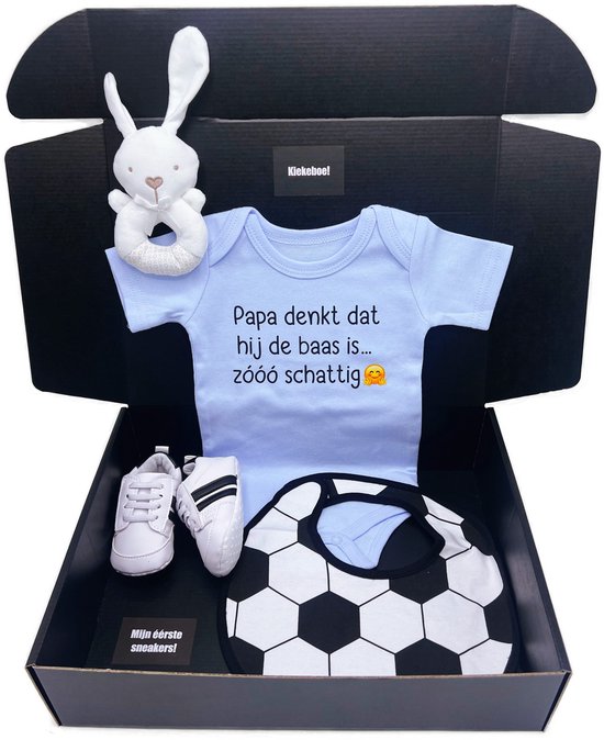 Kraamcadeau jongen - luxe kraamcadeau - groot kraamcadeau jongen met romper, slabbetje en rammelaar - kan ook rechtstreeks als cadeau worden verstuurd