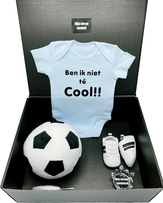 Kraamcadeau jongen met eerste voetbal - kraamkado - babyshower - kraampakket - kan ook rechtstreeks worden verstuurd met boodschap van Merkloos