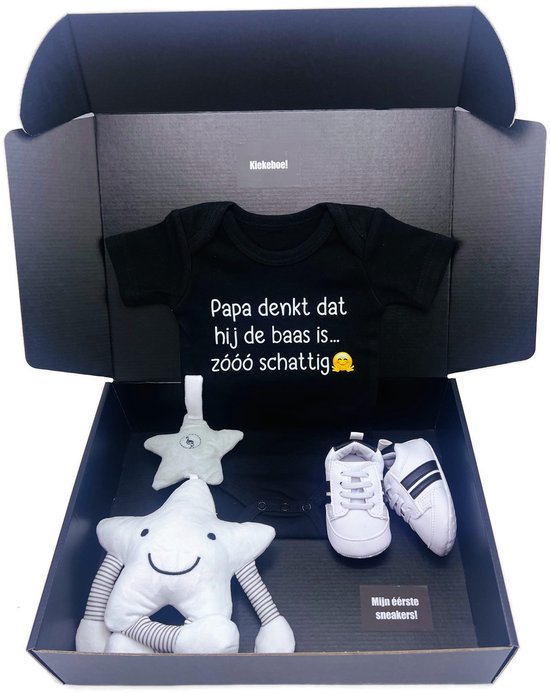 Kraamcadeau jongen - met romper, muziekmobiel en babyschoentjes - kan ook rechtstreeks als cadeau worden verstuurd van Merkloos