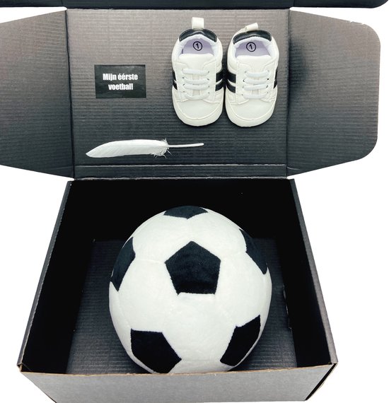 Kraamcadeau jongen met voetbal - cadeau geboorte jongen - kan ook rechtstreeks worden opgestuurd - kraampakket jongen van BeeZeeBee