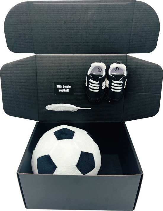 Kraamcadeau jongen met voetbal en babysneakers - cadeau geboorte baby, geboortegeschenk, ook rechtstreekse levering - diverse kleuren - zwart van Christiano