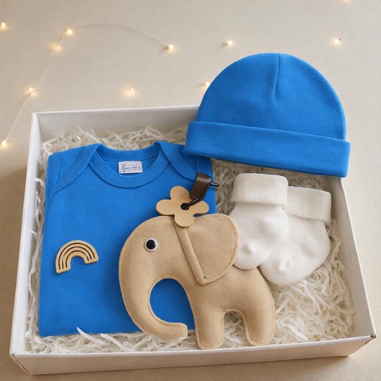 Kraamcadeau Jongen origineel – Luxe Baby Giftset in Brievenbusdoos – Rompertje, Babymutsje, Sokjes & Knuffel/Tutpop Olifant – Perfect Babyshower & Gender Reveal Cadeau van Merkloos