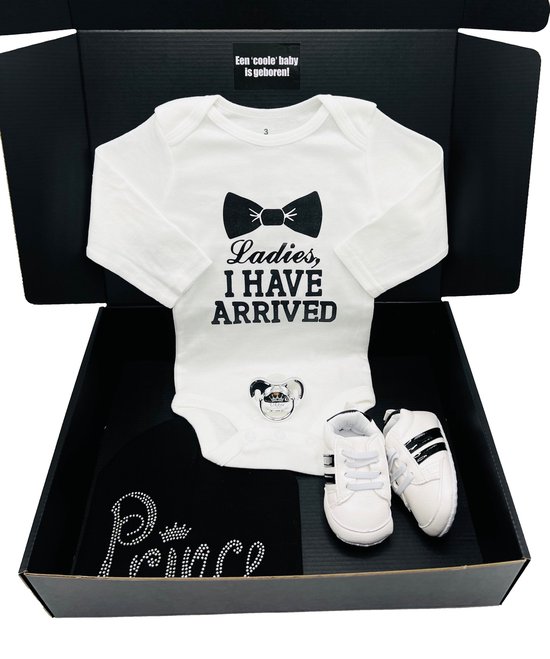 kraamcadeau jongen - romper- baby sneakers - ladies I have arrived - kraampakket - rechtstreeks versturen als cadeau ook mogelijk van MikoDreams