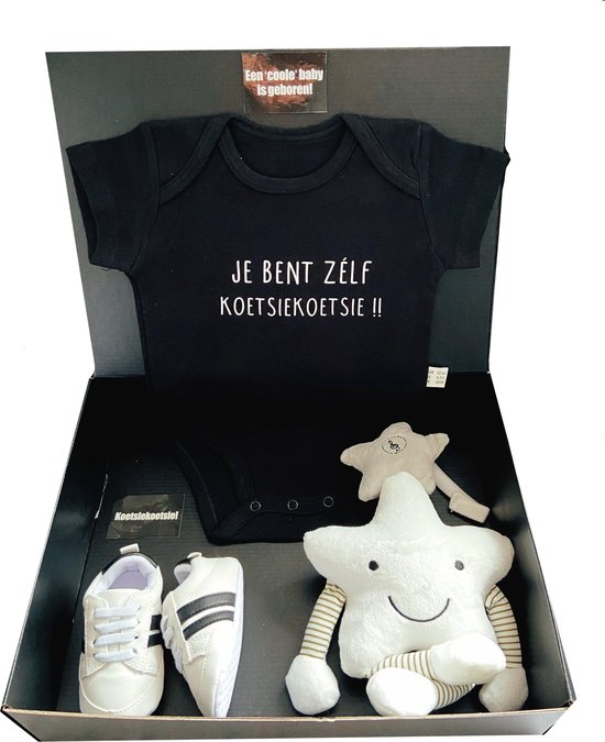 Kraamcadeau jongen -romper - muziekmobiel - baby knuffel- kraamcadeau kopen - koetsiekoetsie - 2 maten - babysneakers - babyshower - Ook rechtstreeks te versturen met kaartje van Koetsiekoetsie