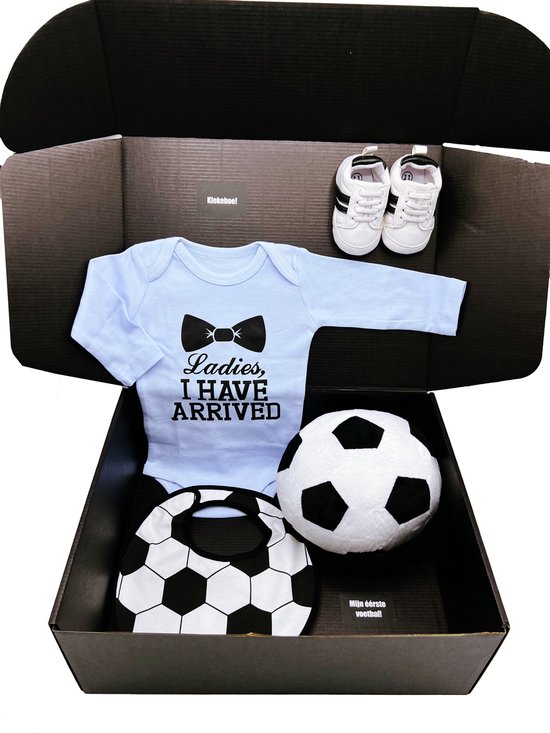 Kraamcadeau jongen, voetbal, romper, slabbetje en baby schoentjes - kan ook rechtstreeks als cadeau worden verstuurd van Bello Luna