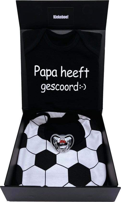 Kraamcadeau jongen voetbal slabbetje met zwarte romper en speen - cadeau geboorte jongen, geboortegeschenk, kan ook rechtstreeks als cadeau worden verstuurd van Lovys