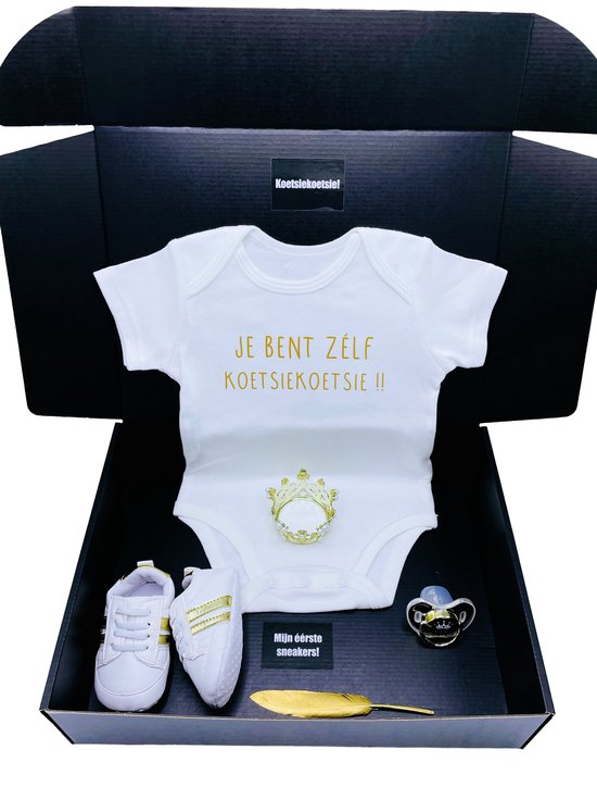 Kraamcadeau - koetsiekoetsie - romper - baby sneakers - speen - rechtstreeks versturen mogelijk van Koetsiekoetsie