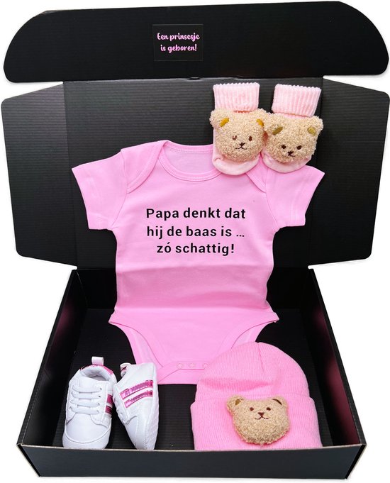 Kraamcadeau, kraamcadeau meisje, geboortecadeau met roze romper, babysokjes en babymuts - keuze uit 3 rompers - kan ook rechtstreeks worden verstuurd, cadeau babyshower, cadeau gender reveal van Yolimila