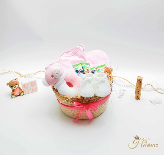 Kraamcadeau mand 10 stuks Roze - Hawsaz.nl kraamcadeaus - Babygeschenkset - Babyverzorging - mandje - Gepersonaliseerde cadeaus - Slabbetje - Baby rammelaar - Baby muts - babykleding - Babyset van Hawsaz.nl