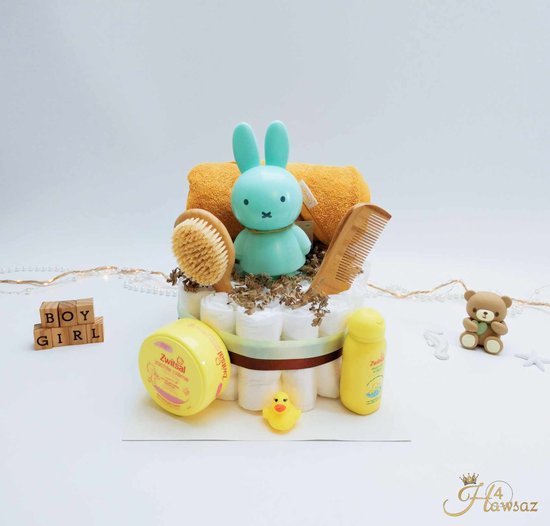 Kraamcadeau Meisje - Jongen 32 stuks - Hawsaz.nl Cadeau - Genderneutraal kraamcadeau - Originele Babycadeau's - 25 luiers newborn - Luiertaart - Babycadeau - Babygeschenkset - Babyshower - Gepersonaliseerde cadeaus - Nijntje - Babyverzorging van Hawsaz.nl