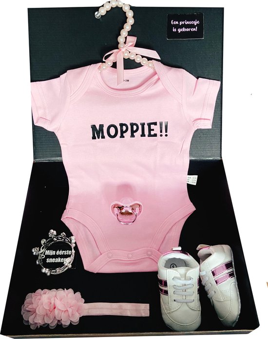 Kraamcadeau meisje- kraamkado - geboortecadeau- gouden kraampakket - babysneaker - romper - babyshower cadeau - kraamkado meisje - geboortegeschenk - moppie - romper- luiertaart - kroontje - hoofdband van Moppie