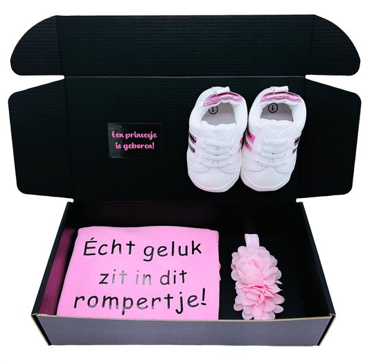 Kraamcadeau meisje met romper, sneakers en hoofdband - kraampakket - echt geluk zit in dit rompertje- kraampakket met babysneaker - kraamkado baby - kraamkado meisje - rechtstreeks versturen als cadeau ook mogelijk van Love2Give