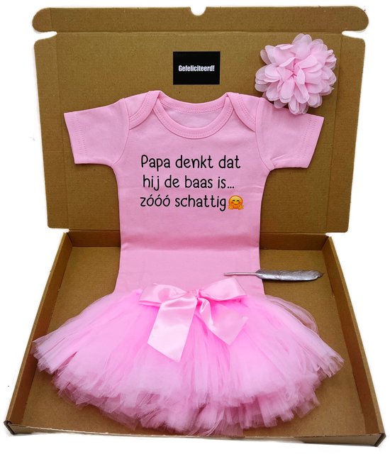 Kraamcadeau meisje met roze romper en baby rokje en hoofdband - rechtstreeks versturen als cadeau is mogelijk - van Bobby's Babycadeau's