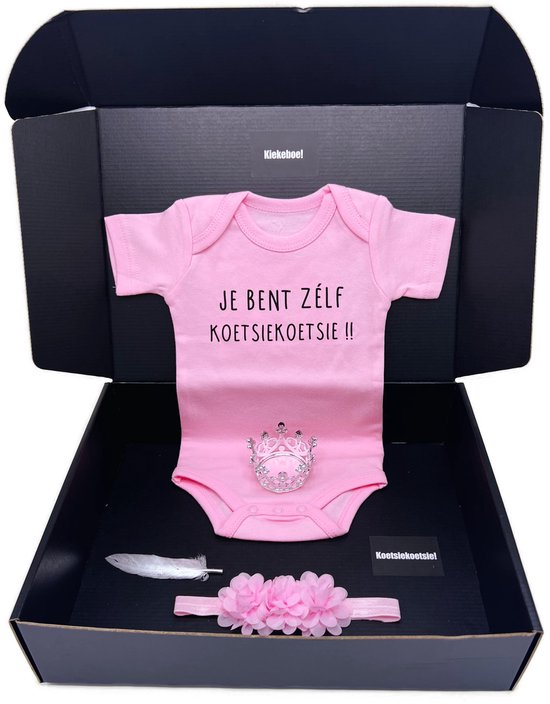 Kraamcadeau meisje met roze romper en babyhoofdband - kraamkado - kan ook rechtstreeks als cadeau worden opgestuurd van MikoKids