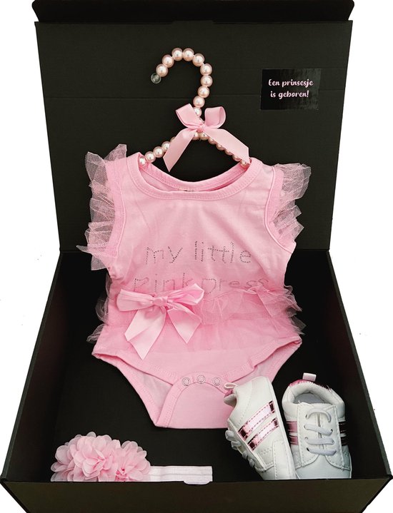 Kraamcadeau meisje - romper maat 56 -babysneakers - kraampakket - babyshower - ook rechtstreeks te versturen van Pippeloen's