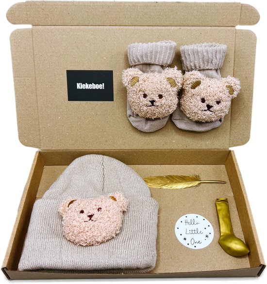 Kraamcadeau met babymuts en babysokjes, kraamcadeau brievenbuspakket, kraamcadeau rechtstreeks versturen van $