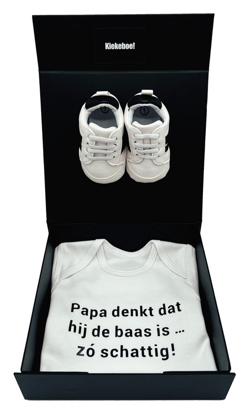 Kraamcadeau met romper en babysneakers in magneetbox - kan ook rechtstreeks als cadeau worden verstuurd van Veriëlla
